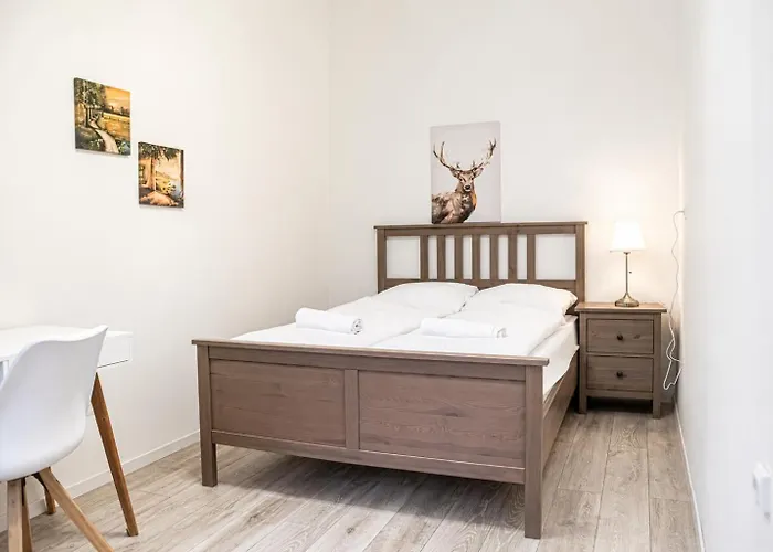 Stylish 2br Near Wiener Stadthalle & Suitable For Long דירה וינה