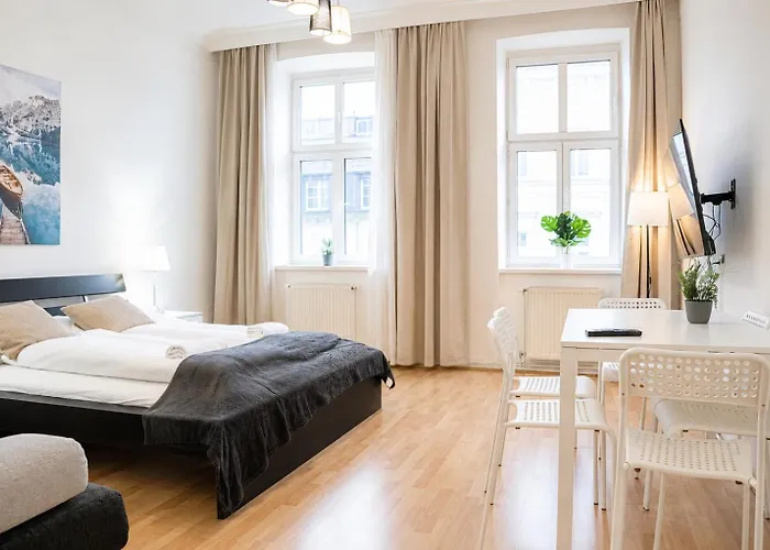 Stylish 2br Near Wiener Stadthalle & Suitable For Long וינה